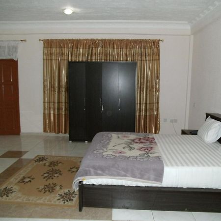 Spintex Pemicsa Hotel Accra חדר תמונה