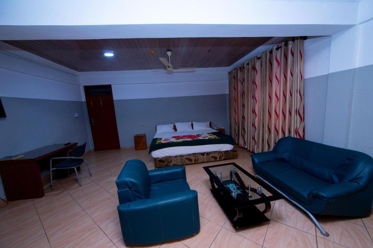 Spintex Pemicsa Hotel Accra מראה חיצוני תמונה