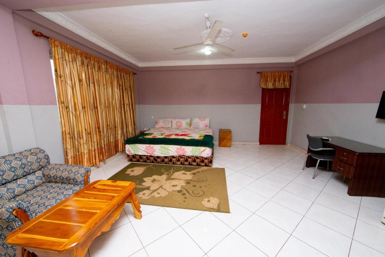 Spintex Pemicsa Hotel Accra מראה חיצוני תמונה