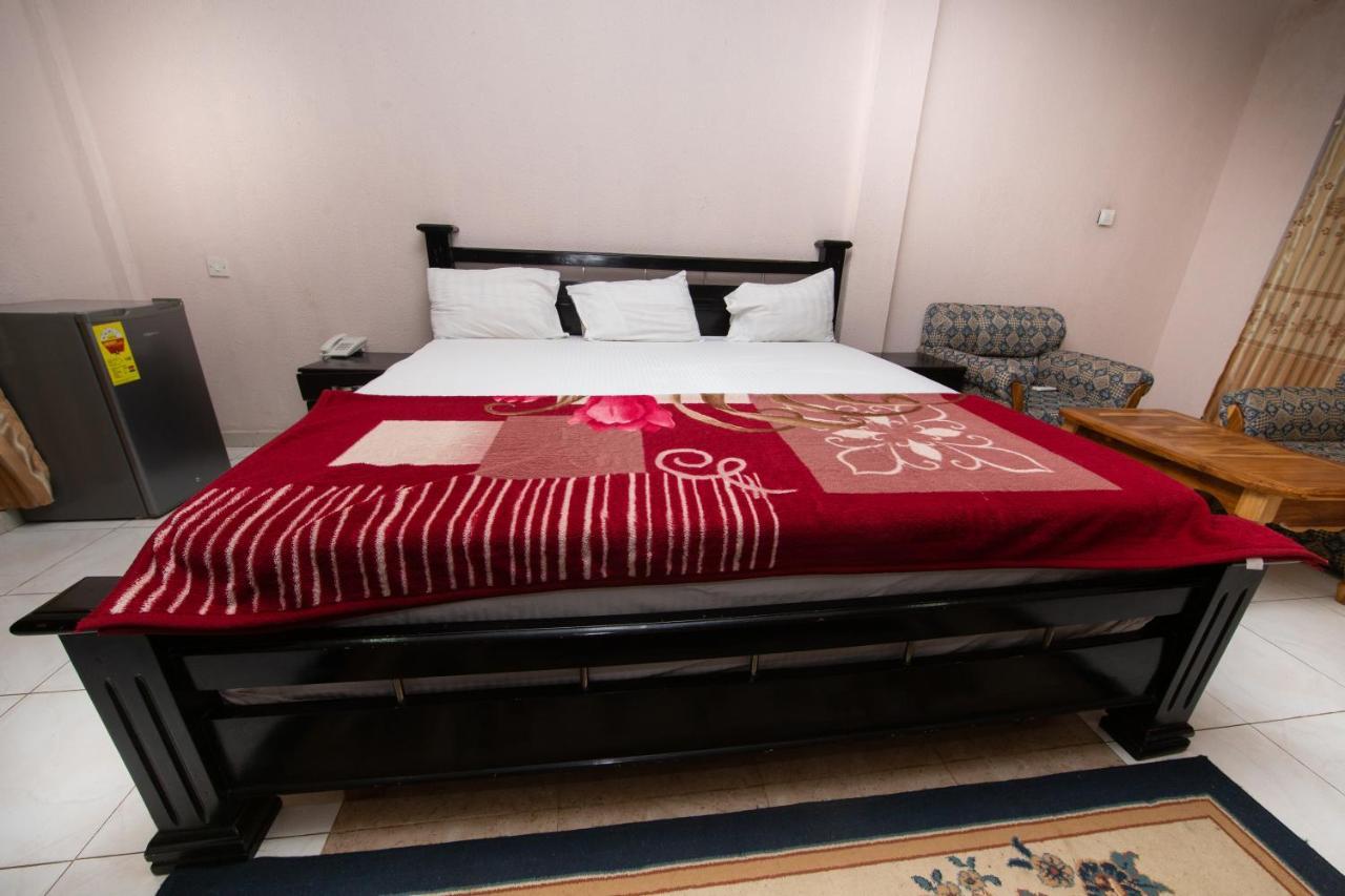 Spintex Pemicsa Hotel Accra מראה חיצוני תמונה
