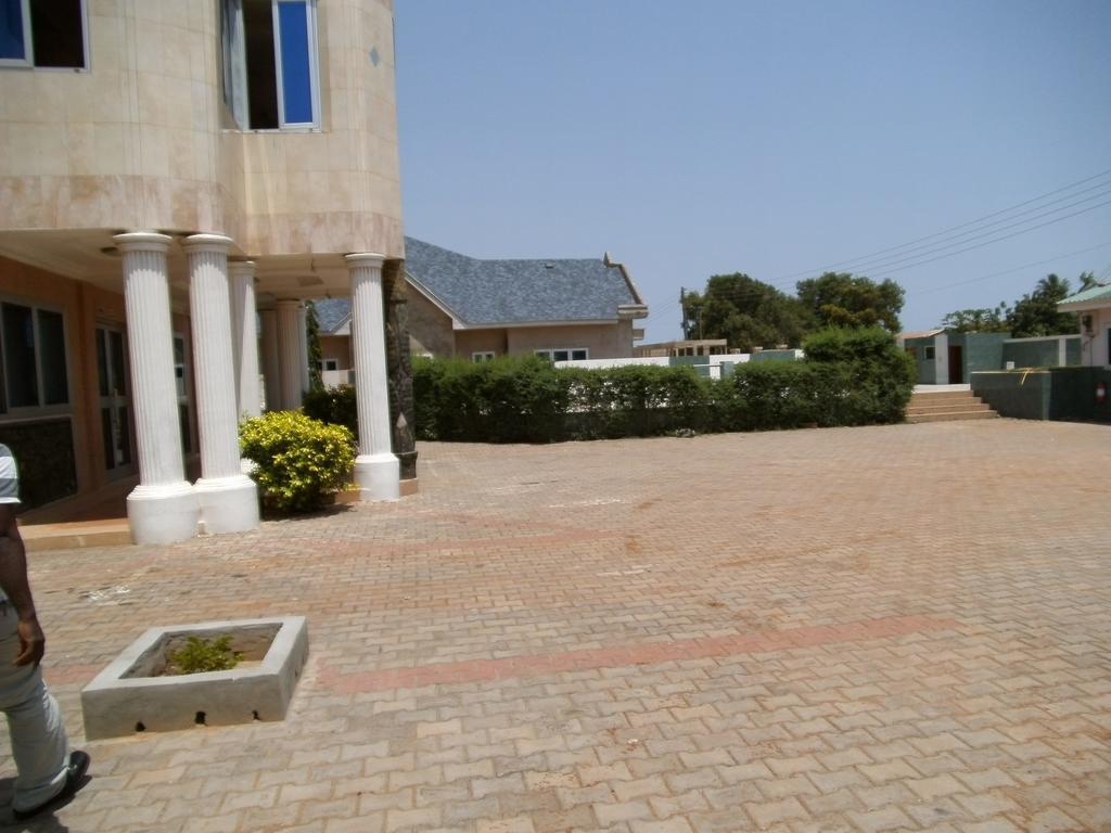 Spintex Pemicsa Hotel Accra מראה חיצוני תמונה